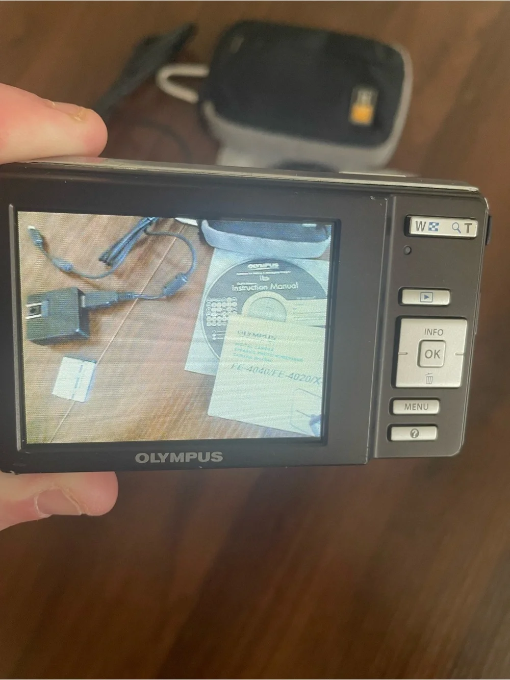 Olympus FE-4020 Digital Camera 14MP Charger Case 3 Batteries Etc Tested Working
